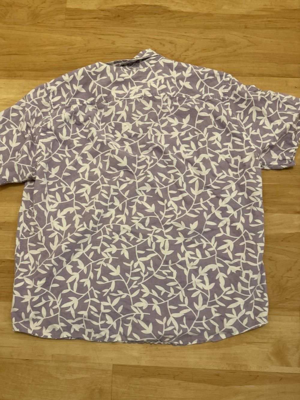 Men's Lilac Short-Sleeve Button-Up Linen Cotton Shirt with White Leaf Print XL - Picture 2 of 5